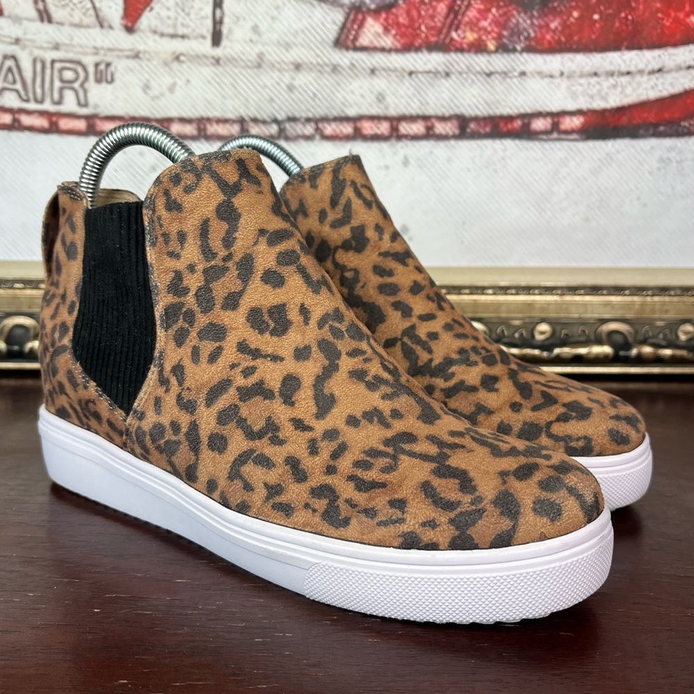 Steve Madden Women's Saratoga Chelsea Boot Size 7 Faux Fur Leopard Hidden Heel